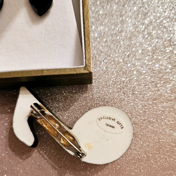 Vintage Plastic Music Note Brooch & Heart Earrings - Picture 3 of 5